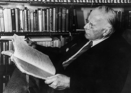 ESFJ型代表人物：卡爾.榮格