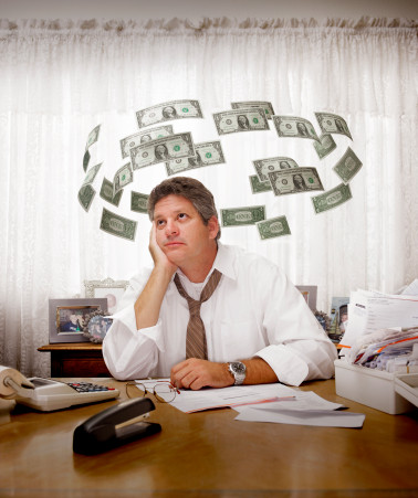 被低薪大魔咒困擾的職場人跨過30歲的坎