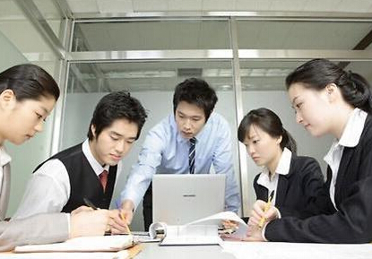 三五工齡拼不過(guò)應(yīng)屆生？